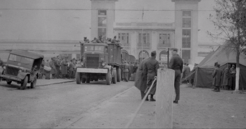 Illustration for article titled Newly discovered pictures show the everyday life of a WWII soldier